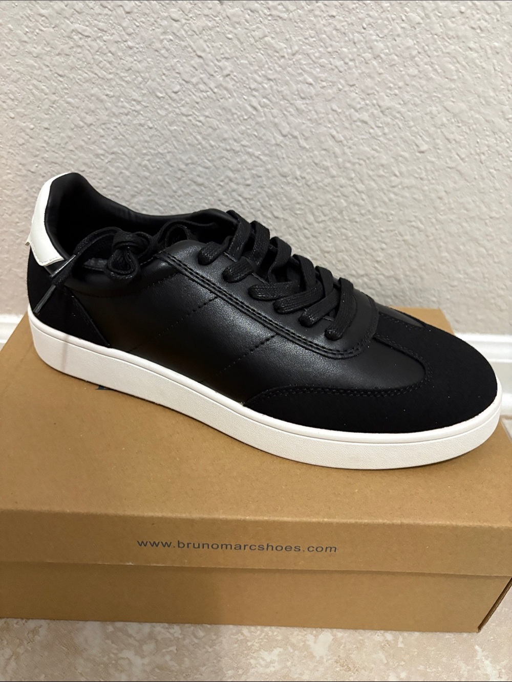 Men’s Low-Top Sneakers